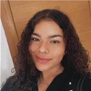 El inglés es mi lenguaje nativo tanto como el castellano pero siempre me identifico mas con inglés aunque haya nacido en Centroamérica, ayudaría a repartir clases para poder ayudar a adultos, jóvenes incluso niños a que aprendan a formar conversaciones, p